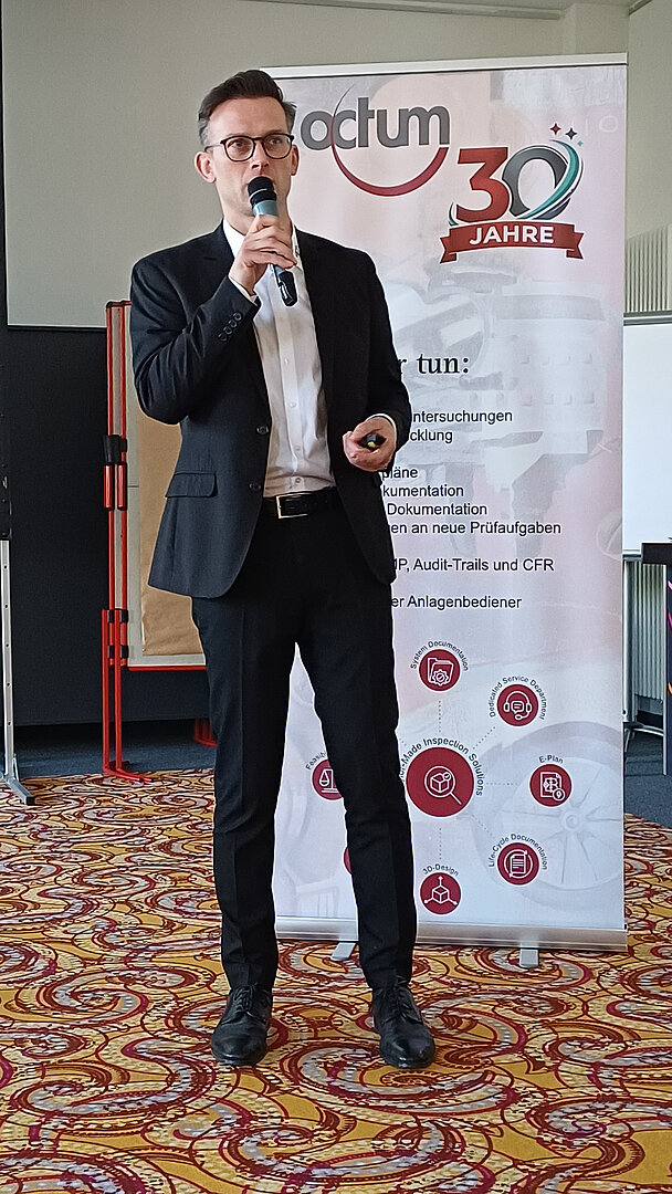 Roman Klingl als Moderator beim TechDay