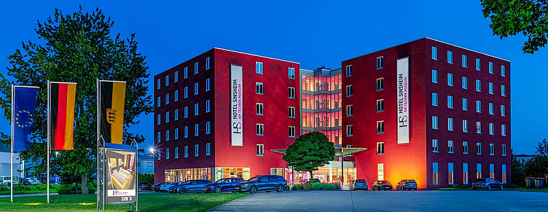 Nachtaufnahme des Hotel Sinsheim